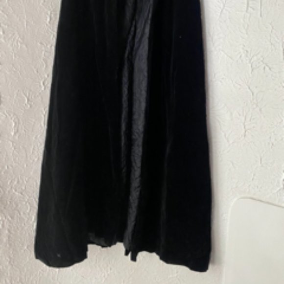 Vintage Quad Black Cape - Picture 3 of 5